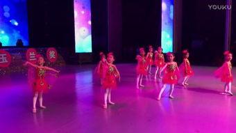 儿童舞蹈玩娃娃视频,娃娃舞蹈视频展现儿童纯真魅力